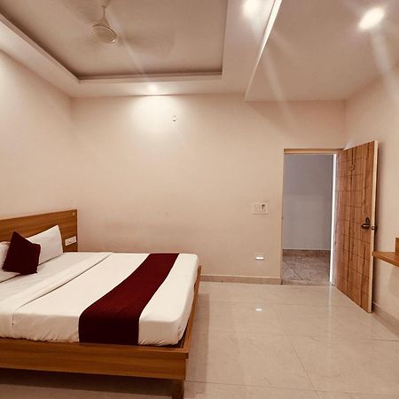 Seema Palace Inn 1 Km From Railwaystaion Мисор Екстериор снимка