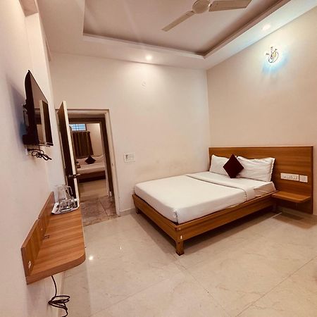 Seema Palace Inn 1 Km From Railwaystaion Мисор Екстериор снимка
