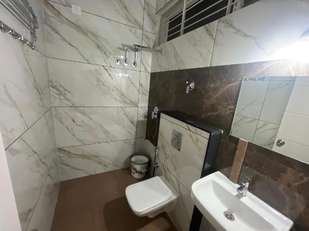 Seema Palace Inn 1 Km From Railwaystaion Мисор Екстериор снимка