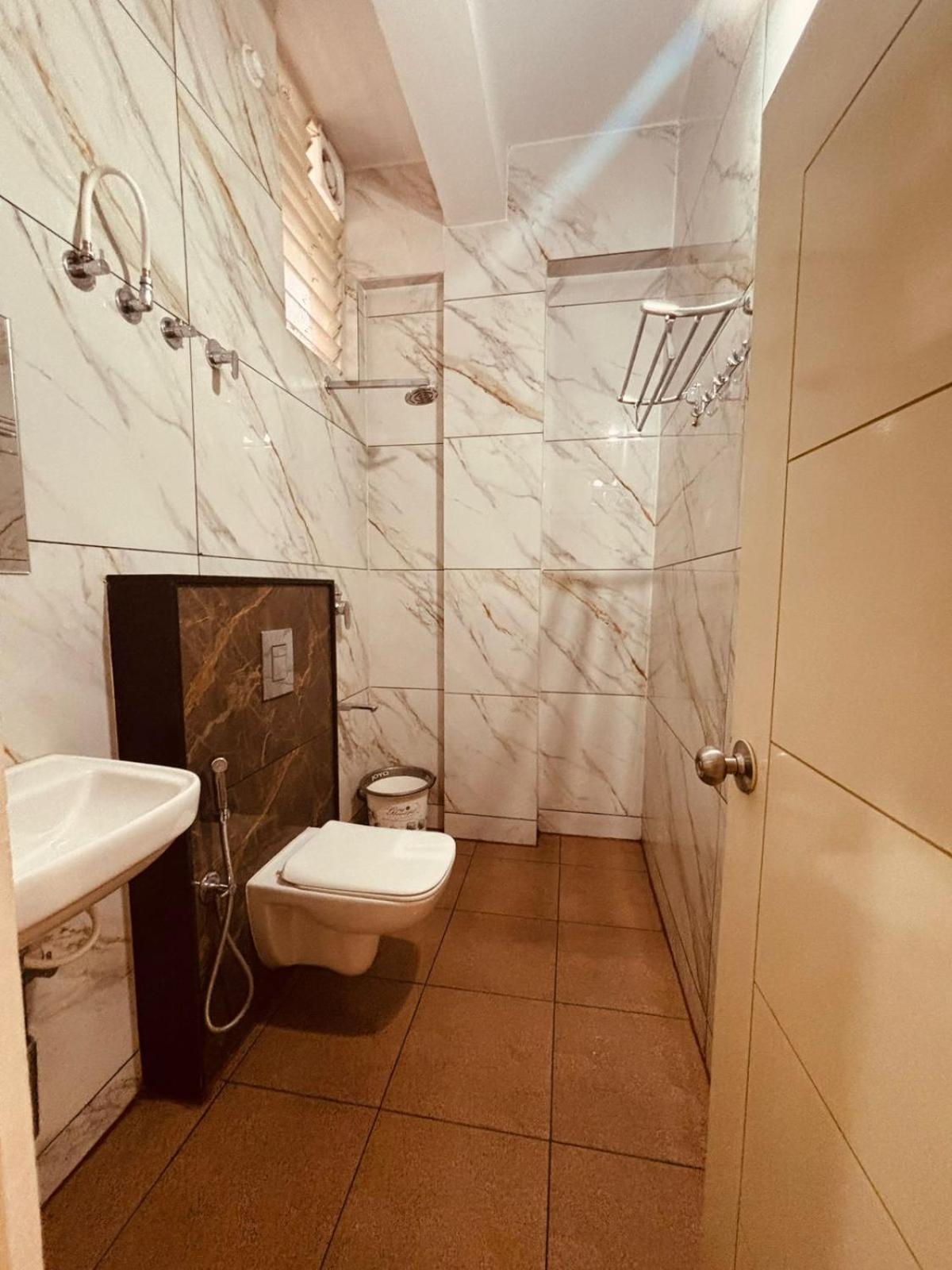 Seema Palace Inn 1 Km From Railwaystaion Мисор Екстериор снимка