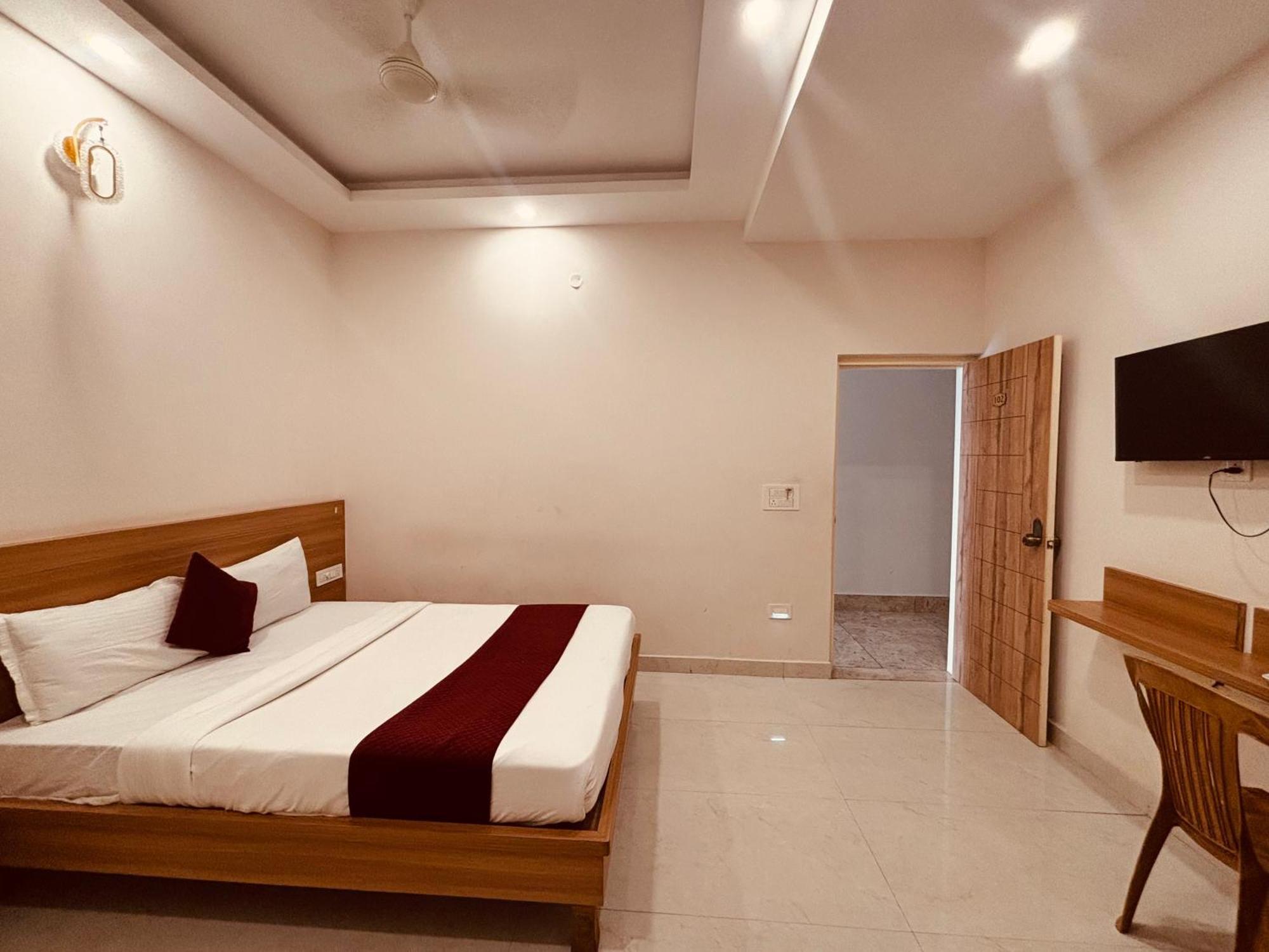 Seema Palace Inn 1 Km From Railwaystaion Мисор Екстериор снимка