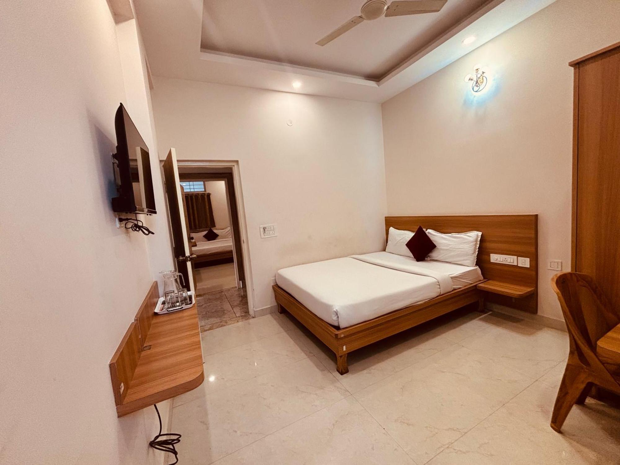 Seema Palace Inn 1 Km From Railwaystaion Мисор Екстериор снимка