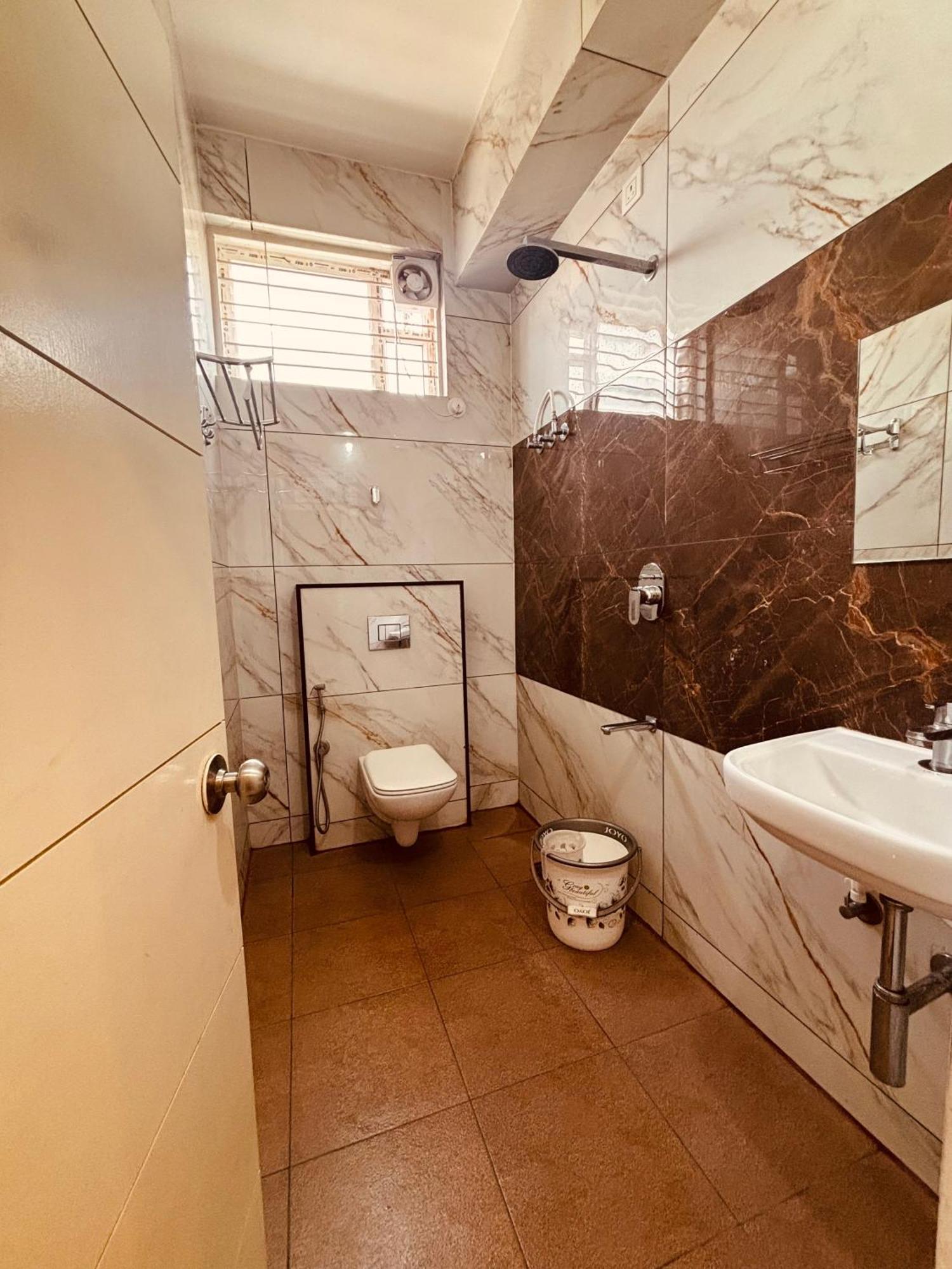 Seema Palace Inn 1 Km From Railwaystaion Мисор Екстериор снимка